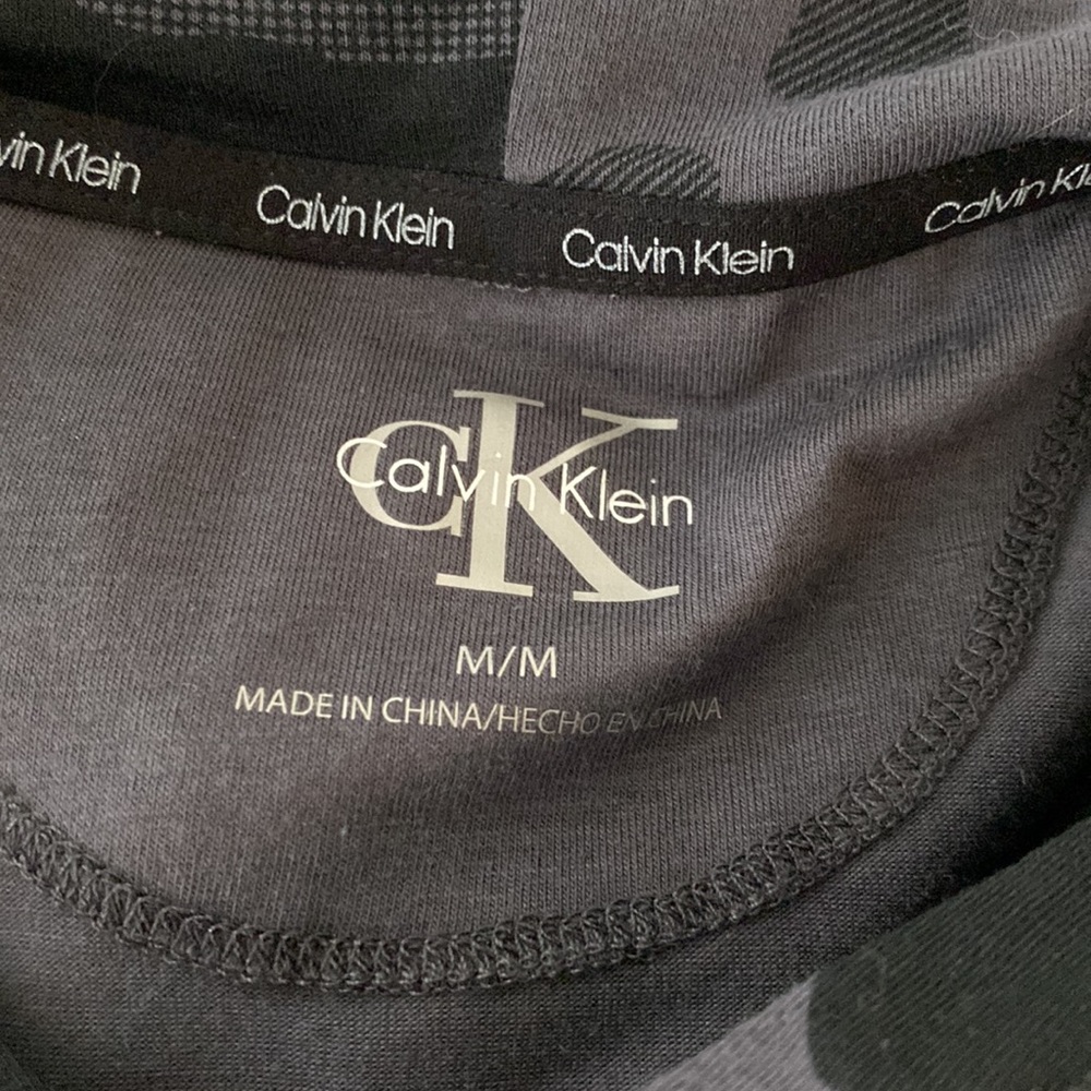 Calvin Klein camo hoodie - Picture 3 of 4